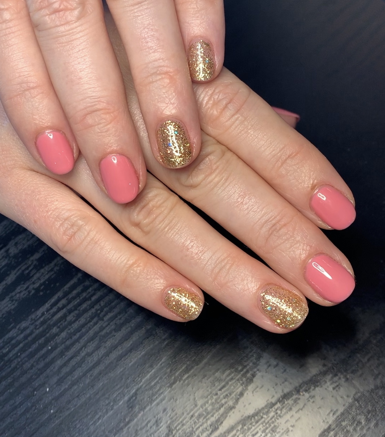 Lux Nail Bar logo